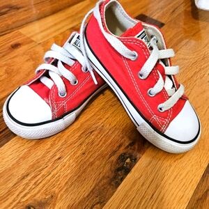 Kids Converse. Red. Size US8.